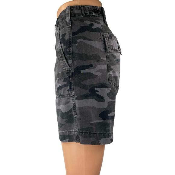 G1 Goods Black Gray Camo Camouflage Mid Rise Straight Leg Bermuda Shorts Size 4 - Picture 2 of 4